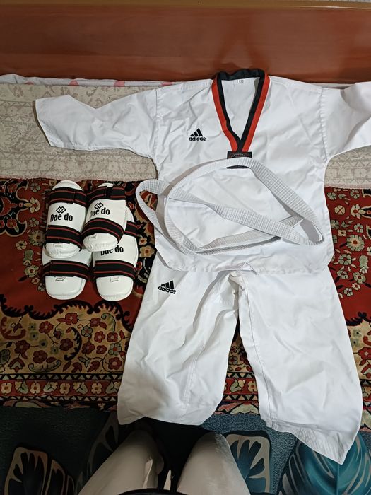 Продам кимоно и защитки