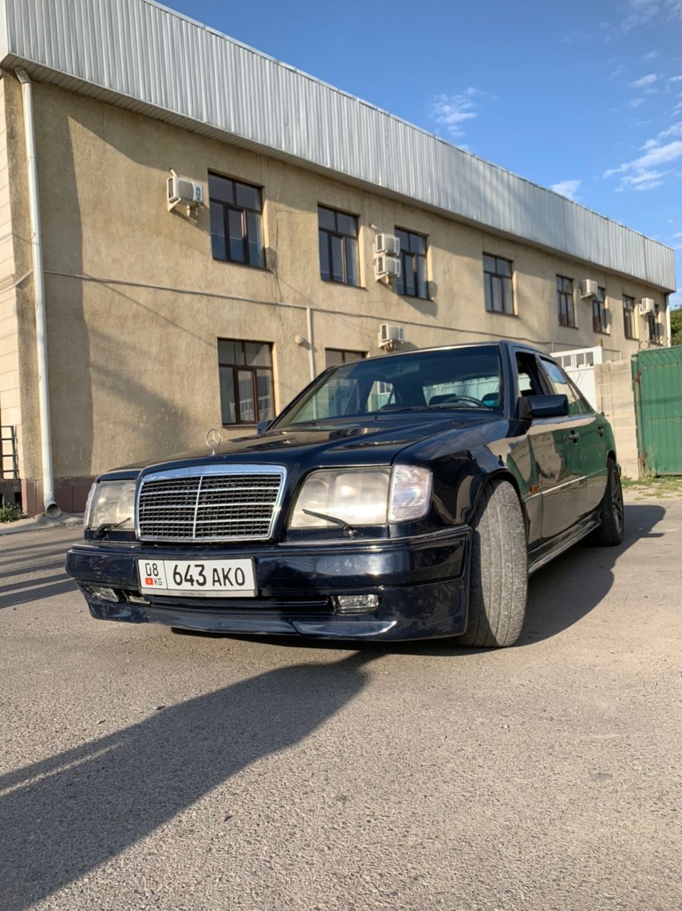 Мерседес W124! AMG бампер порог обвес ешка фара туманник молдинг