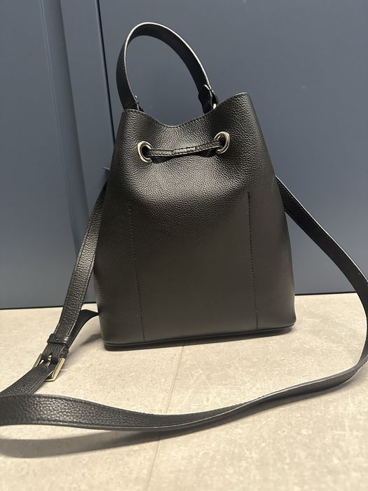 Дамска черна чанта FURLA