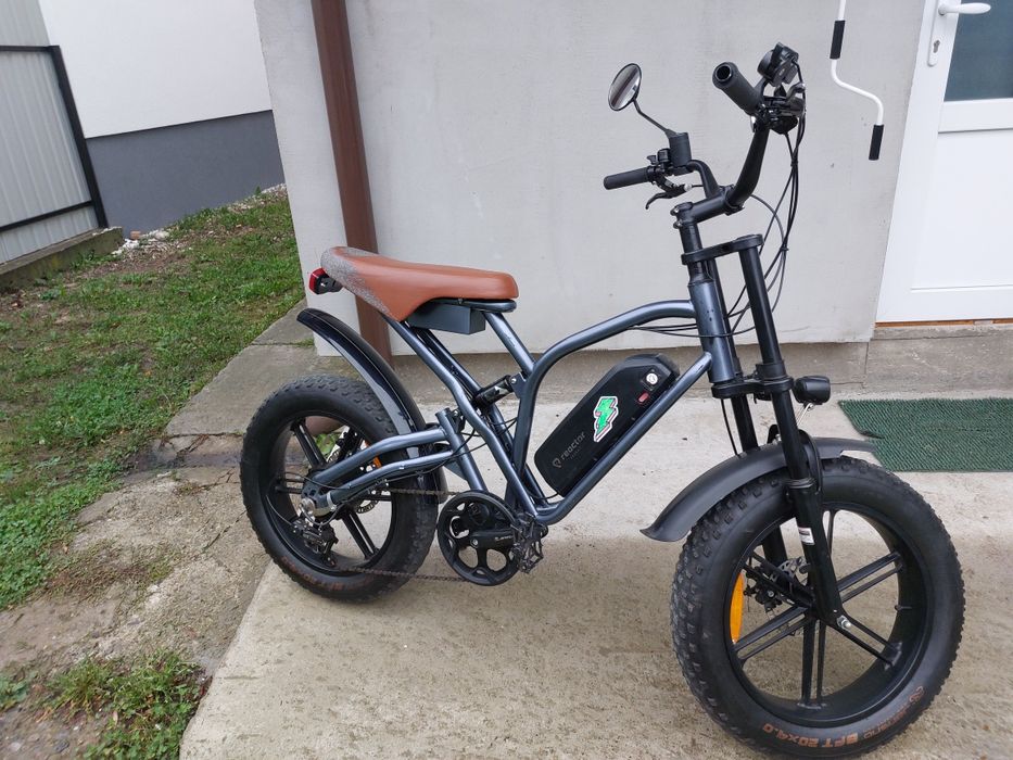 Vând bicicletă electrică cu cheie și încărcător 2800 lei negociabil