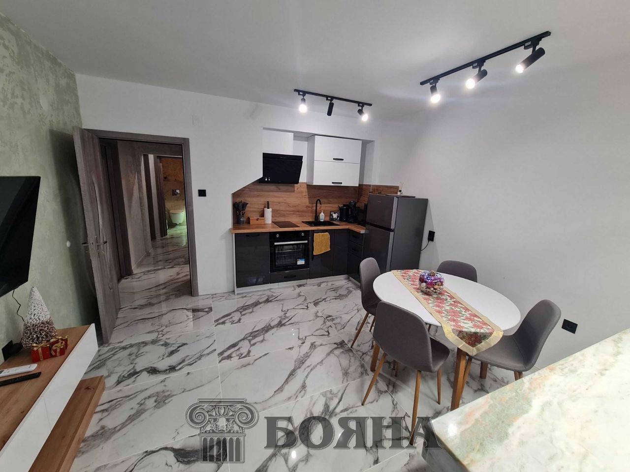 Дава се под наем Тристаен апартамент в Русе, Възраждане - 80 кв.м за 663 € - Снимка #2