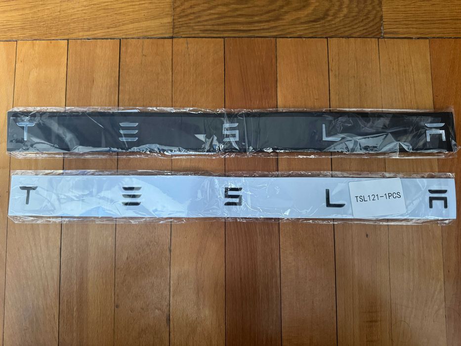 Tesla Эмблема / Логотип буквы (черный / серебристый)