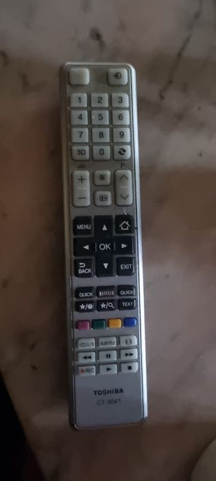 Vând acest Smart TV TOSHIBA