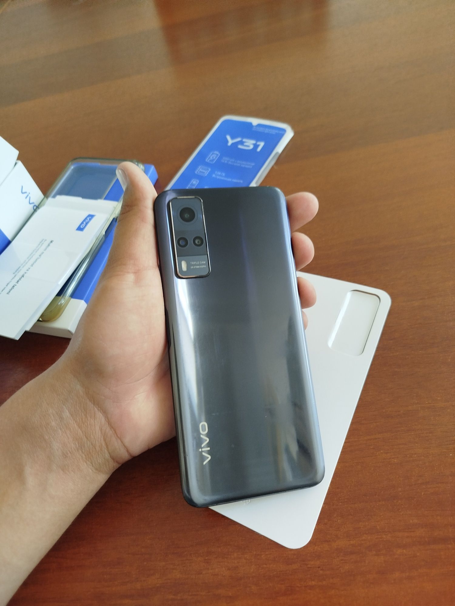 Vivo Y31  4/128 (kor/dok) sotiladi