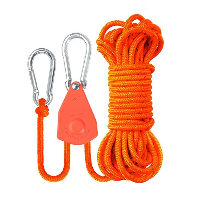 Натяжитель оттяжек для палатки с карабинами и храповым механизмом.