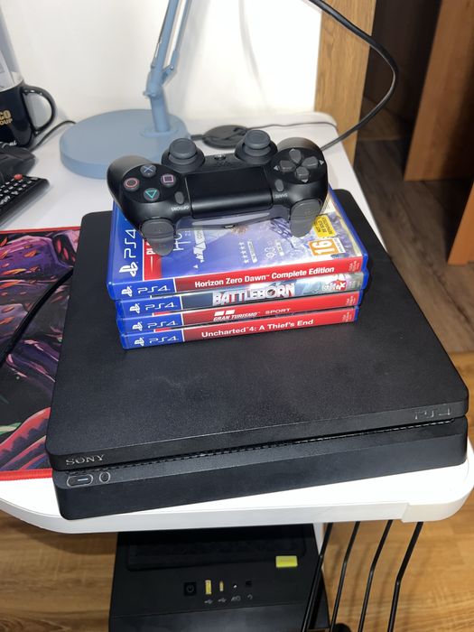 Consola PS4 Slim 500GB + Controller + 4 Jocuri Originale PS4