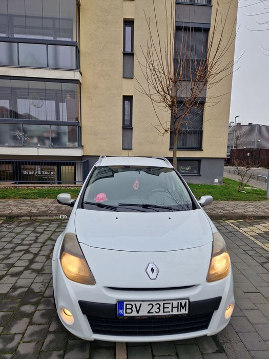 Vând renault 2010