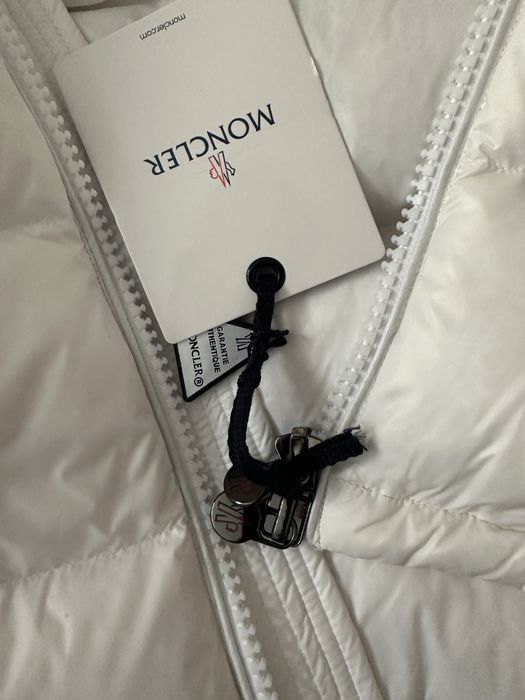 Vand geaca m.o.n.c.l.e.r maya alba