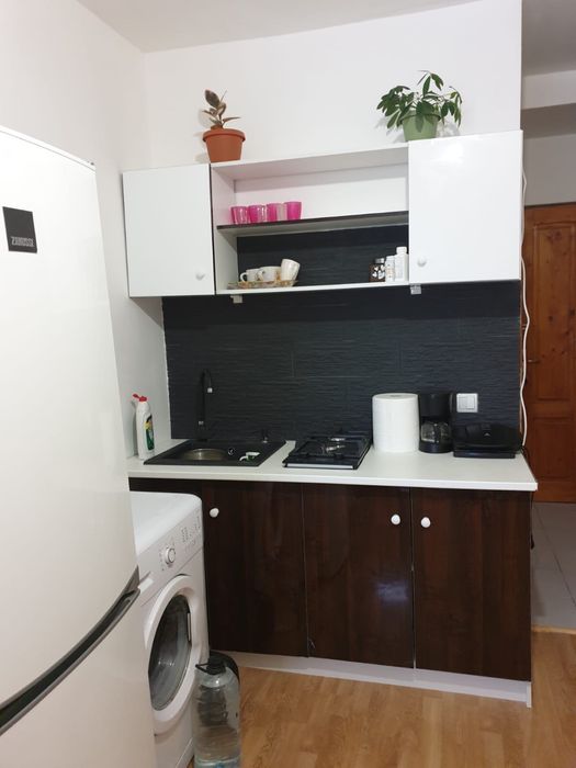 Inchiriez garsoniera Zamca