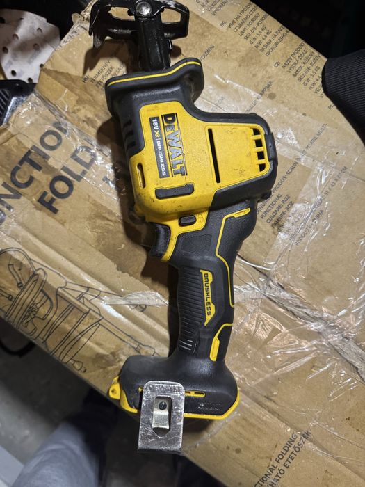 Fierastrau dewalt dcs369