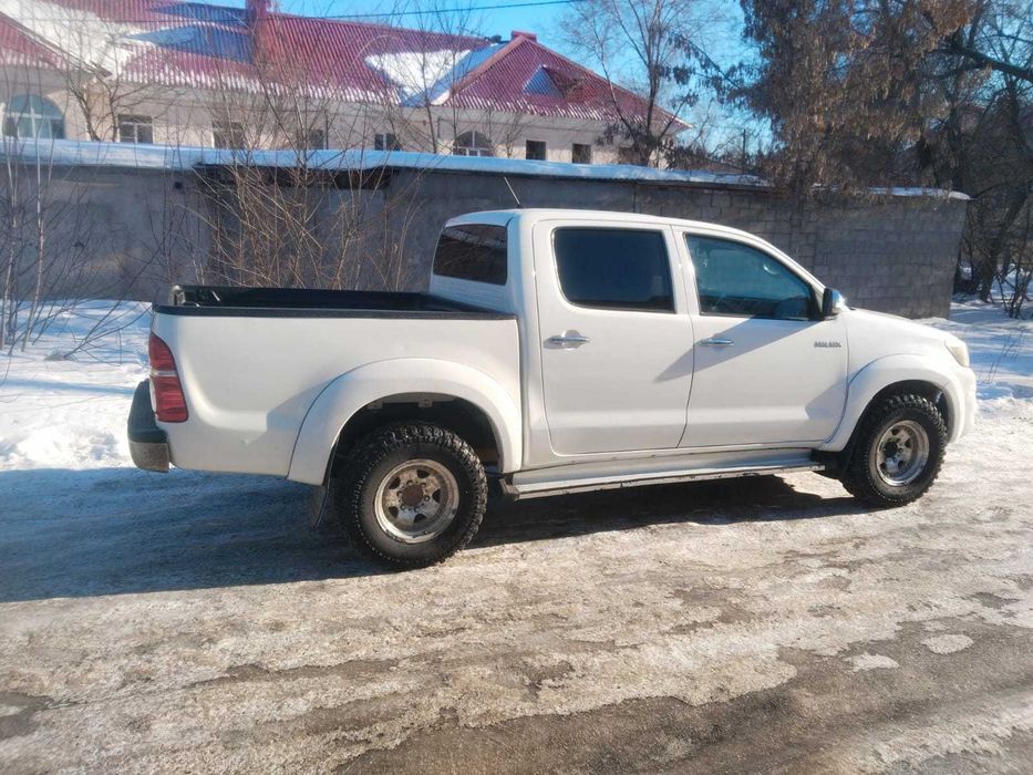 Продам машину Toyota Hilux 2014г