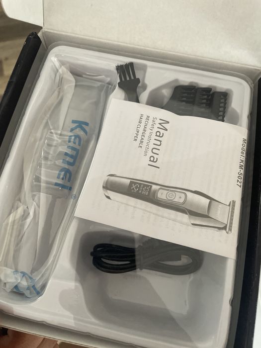 Trimmer aparat de ras , autonomie de cel puțin 2 h