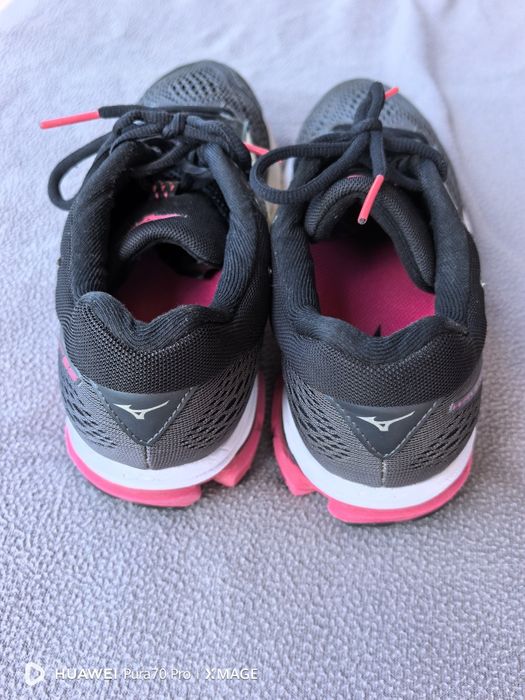 Страхотни дамска маратонки Mizuno номер 39 стелка 25см