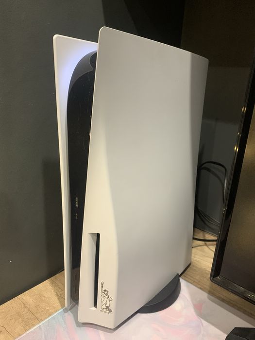 Продам play station 5