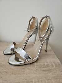 Дамски сребърни сандали на висок ток
