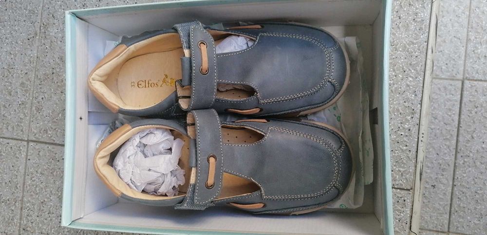 Sandale semiînchise, copil. Numărul 33