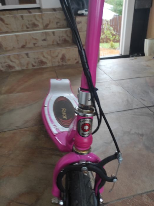 Vând trotinete electrice