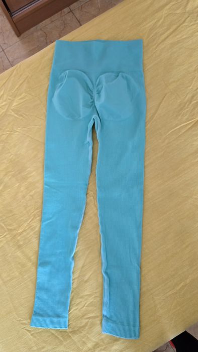 Еластичен спортен клин с повдигащ ефект