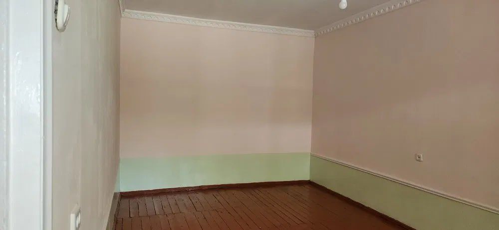 Срочно продаётся квартира Юнусабад Бодомзор 2 ком 1 этаж(Бивший общеж)