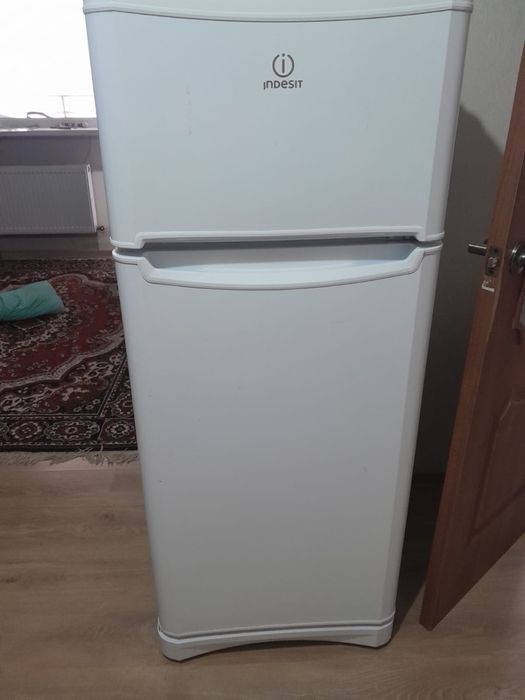 Холодилник б/у продам