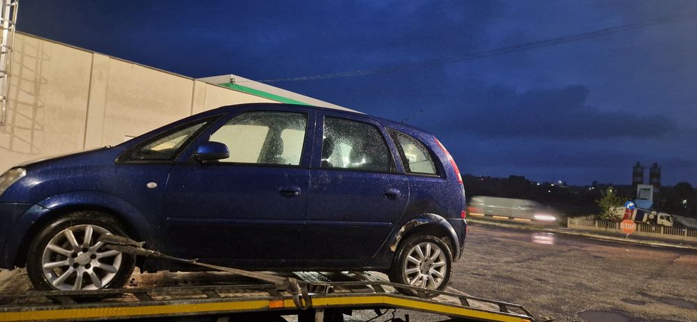 Dezmembrez Opel meriva