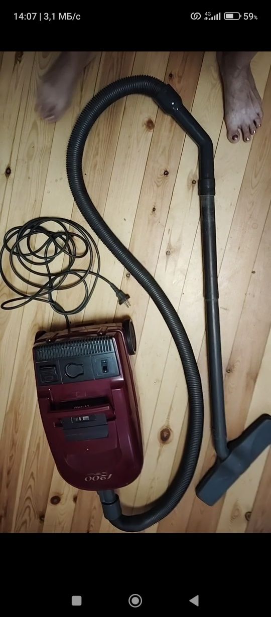 Продам Пылесос Hitachi CV 2500