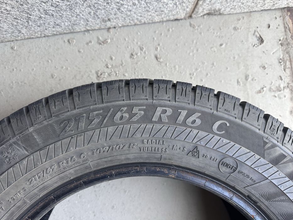Зимние шины 215/65/16