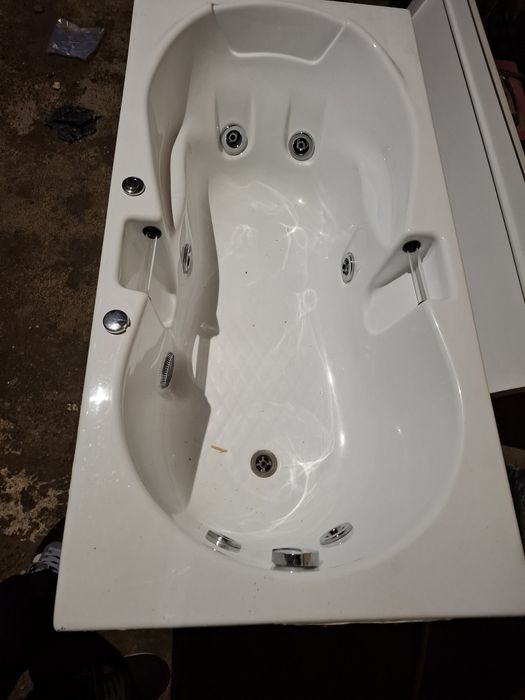 Cada cu hidromasaj 1.5m×750cm