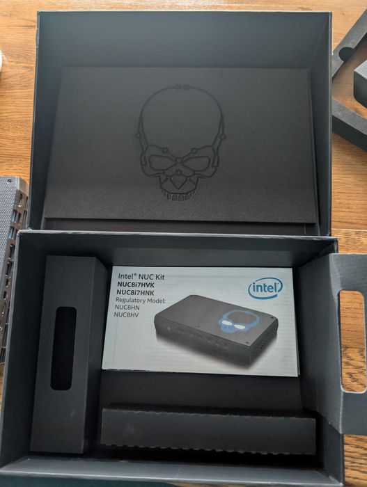 Intel NUC мини компютър в оригинална кутия