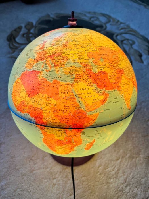 Vand glob geografic iluminat