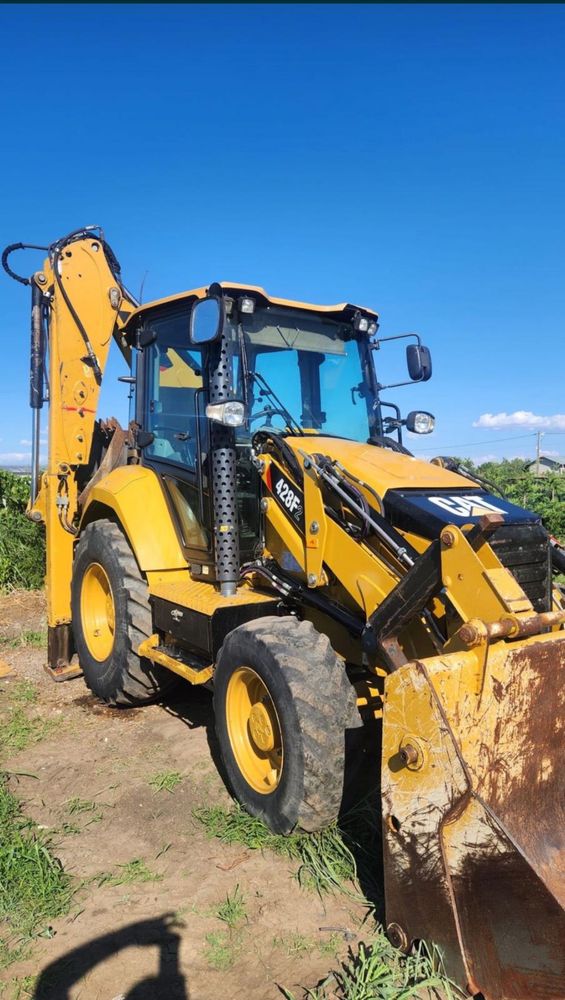 Vand urgent buldoexavator 428F2