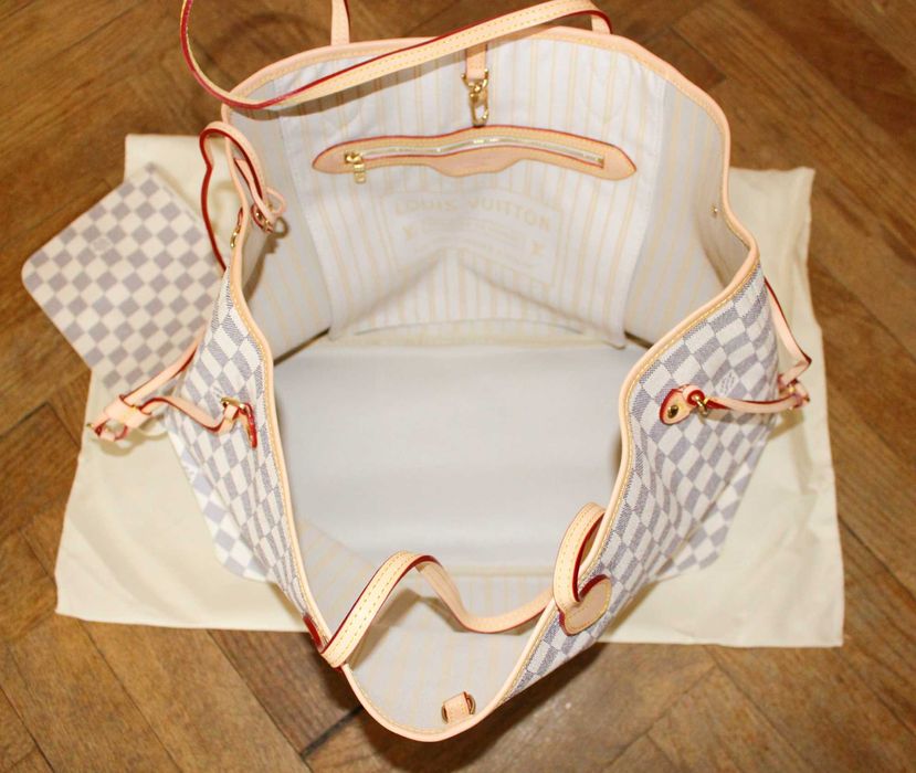 Дамската чанта Louis Vuitton Neverfull