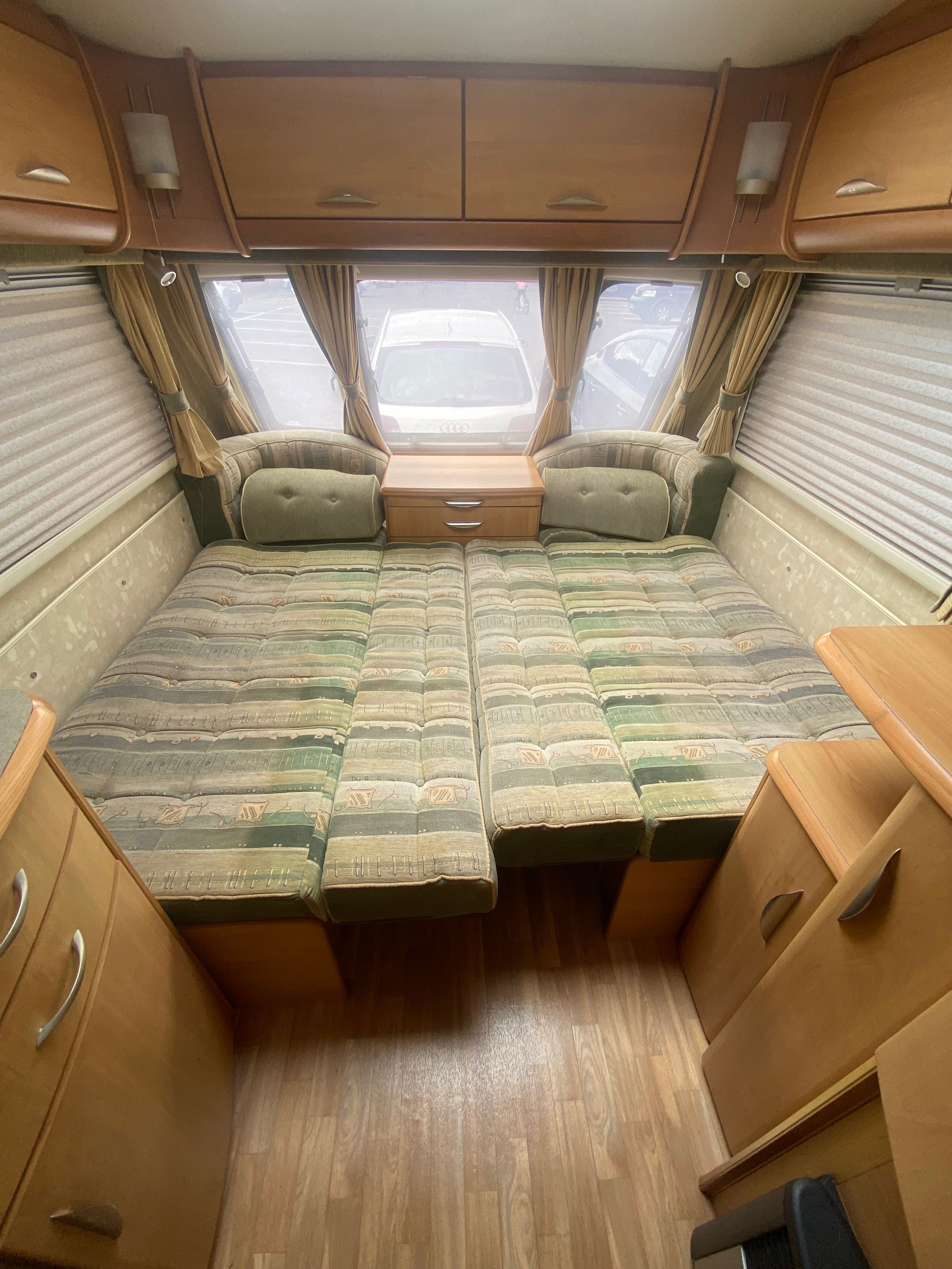 Каравана Swift Conqueror 650 Lux (2005) – 6-местна, напълно оборудвана