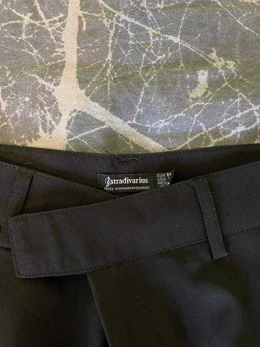 Елегантен карго панталон Stradivarius