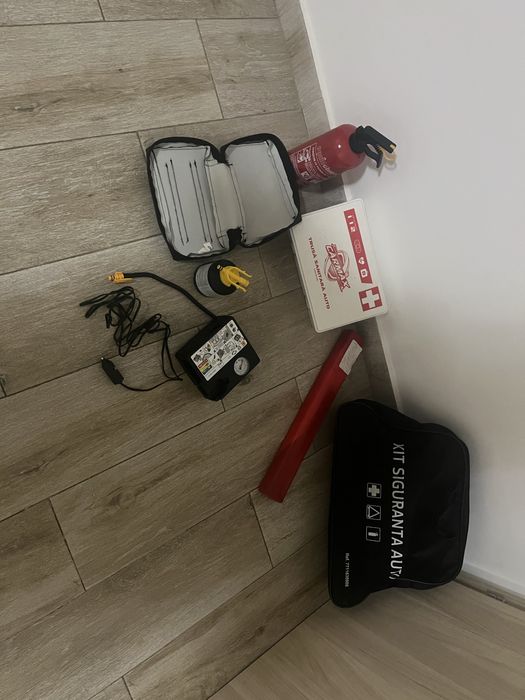 Se vinde rucsac nou plus altele