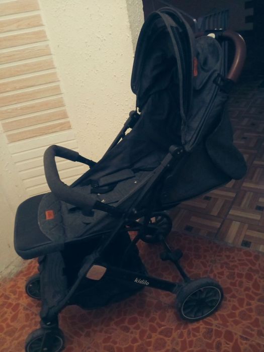 Коляска сотилади