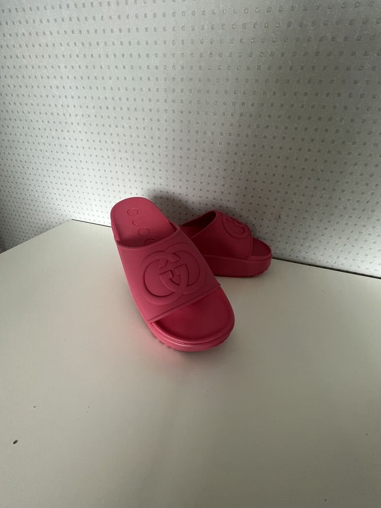 Gucci slides pink