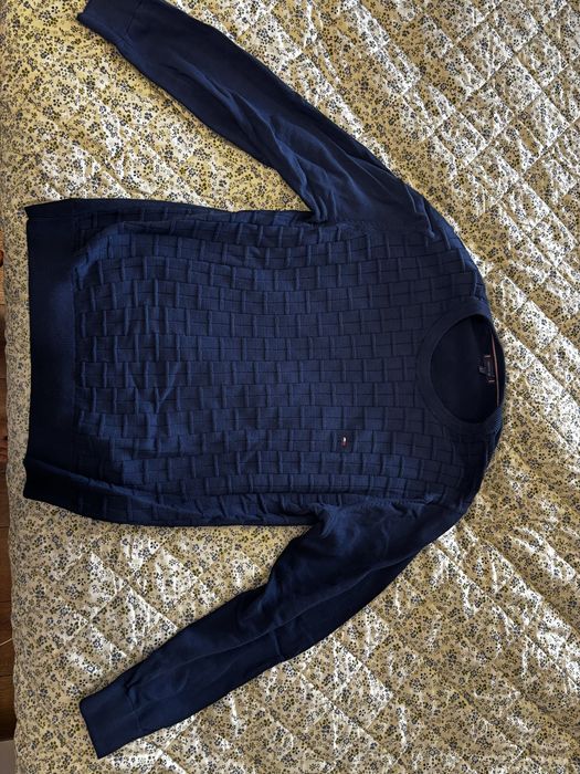 Продавам- Блуза Tommy Hilfiger