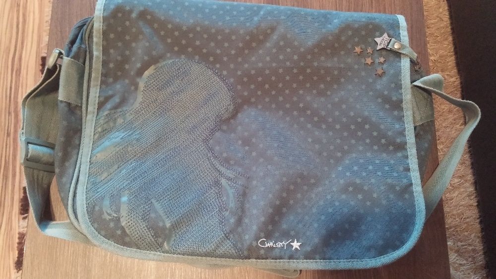 Чанта подходяща за лаптоп или училище