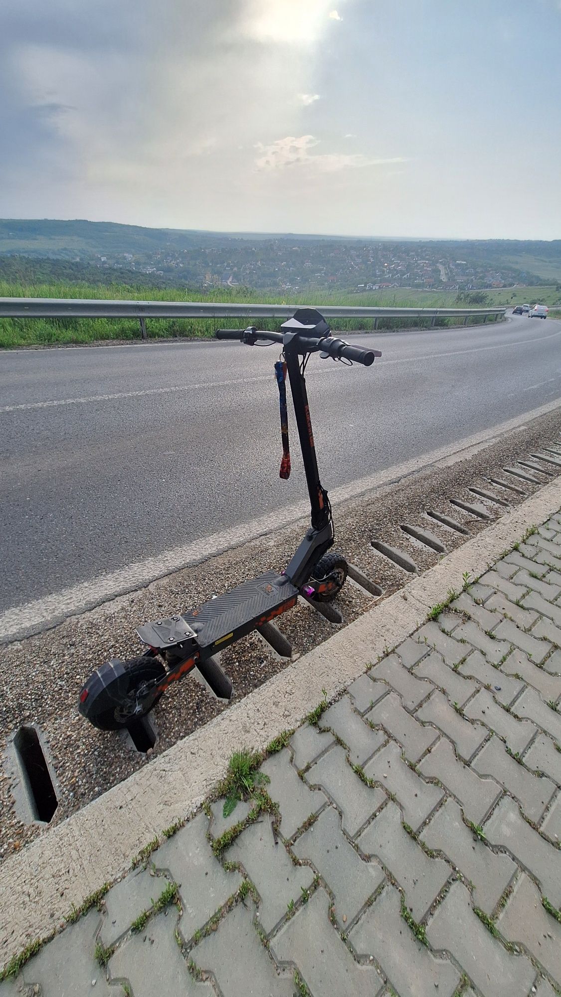 Vand trotineta kukirin g2 stare impecabila urgent