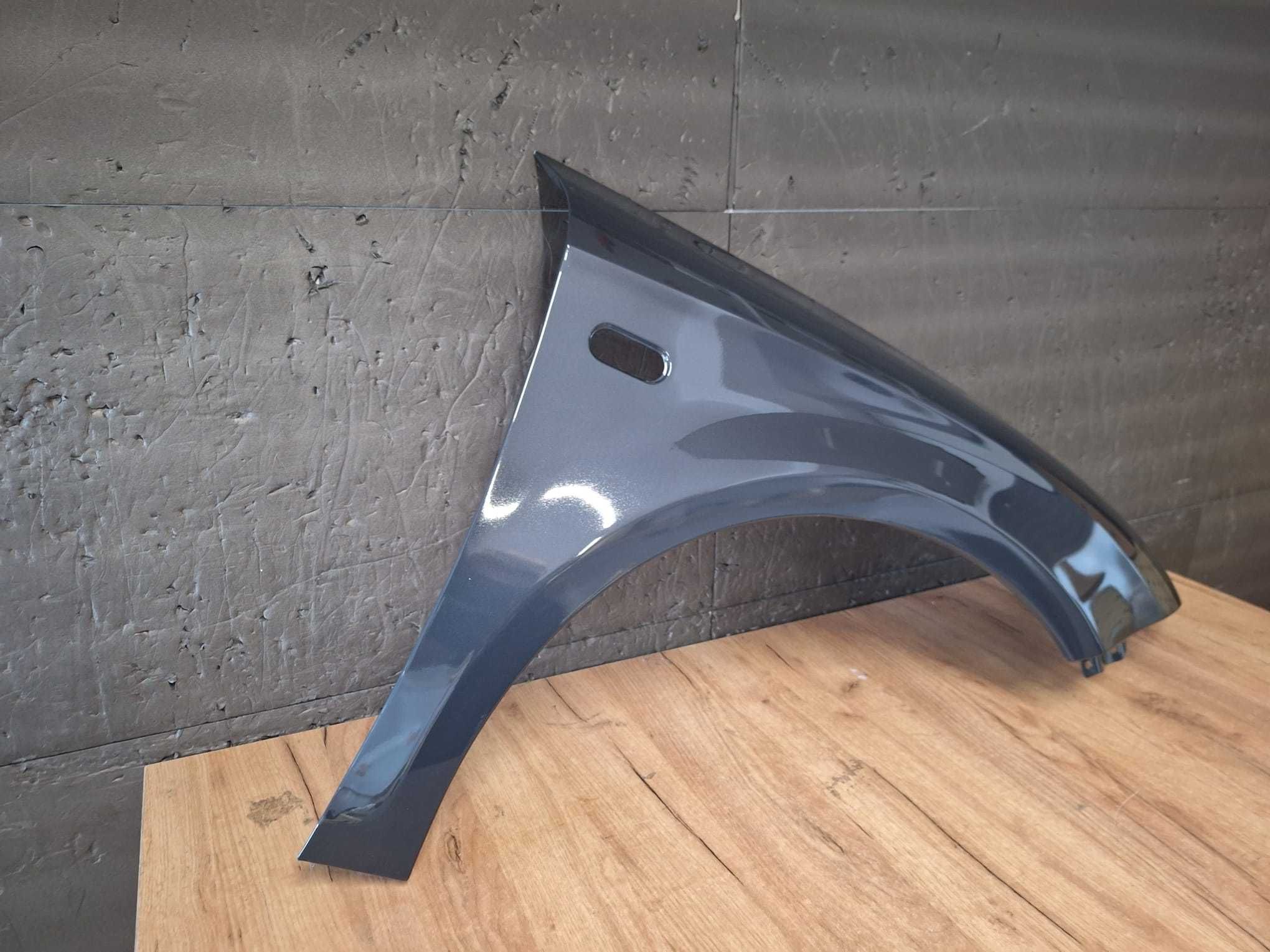 Aripa Fata Dreapta Seat Leon An 2005-2009 (LS7Z (Gri))