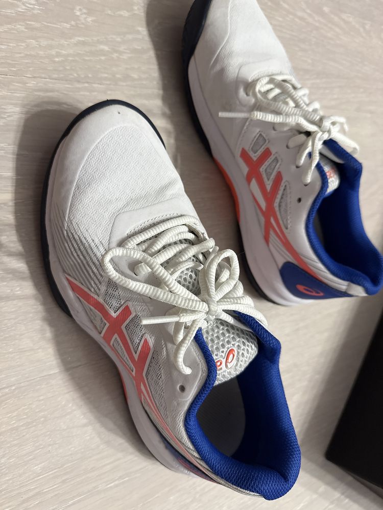 ASICS спортна нова удобна обувка