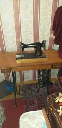 Продается швейная машинка бывшая в употреблении