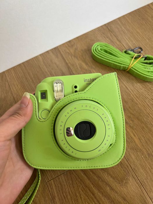Фотоапарат за моментни снимки Fujifilm Instax mini 9 зелен + ПОДАРЪК