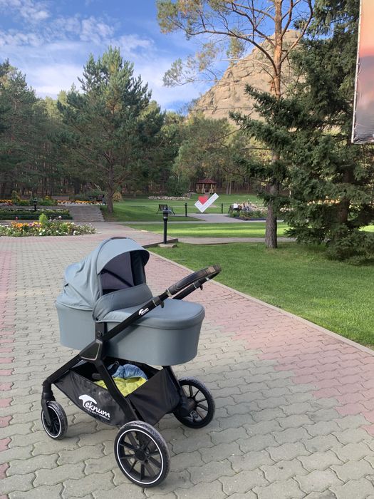 Детская коляска в отличном состоянии, новая