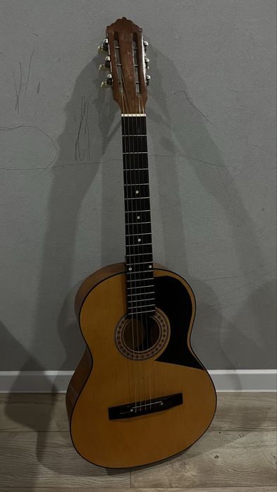 Продам класическую гитару