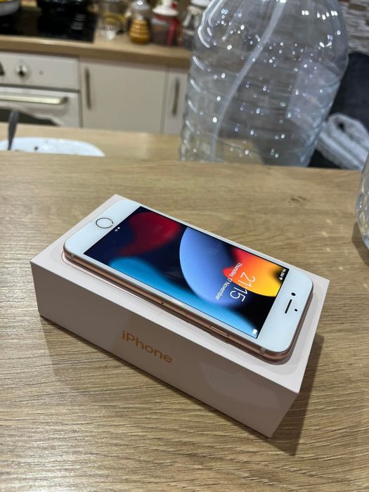 Iphone 8 64 GB .