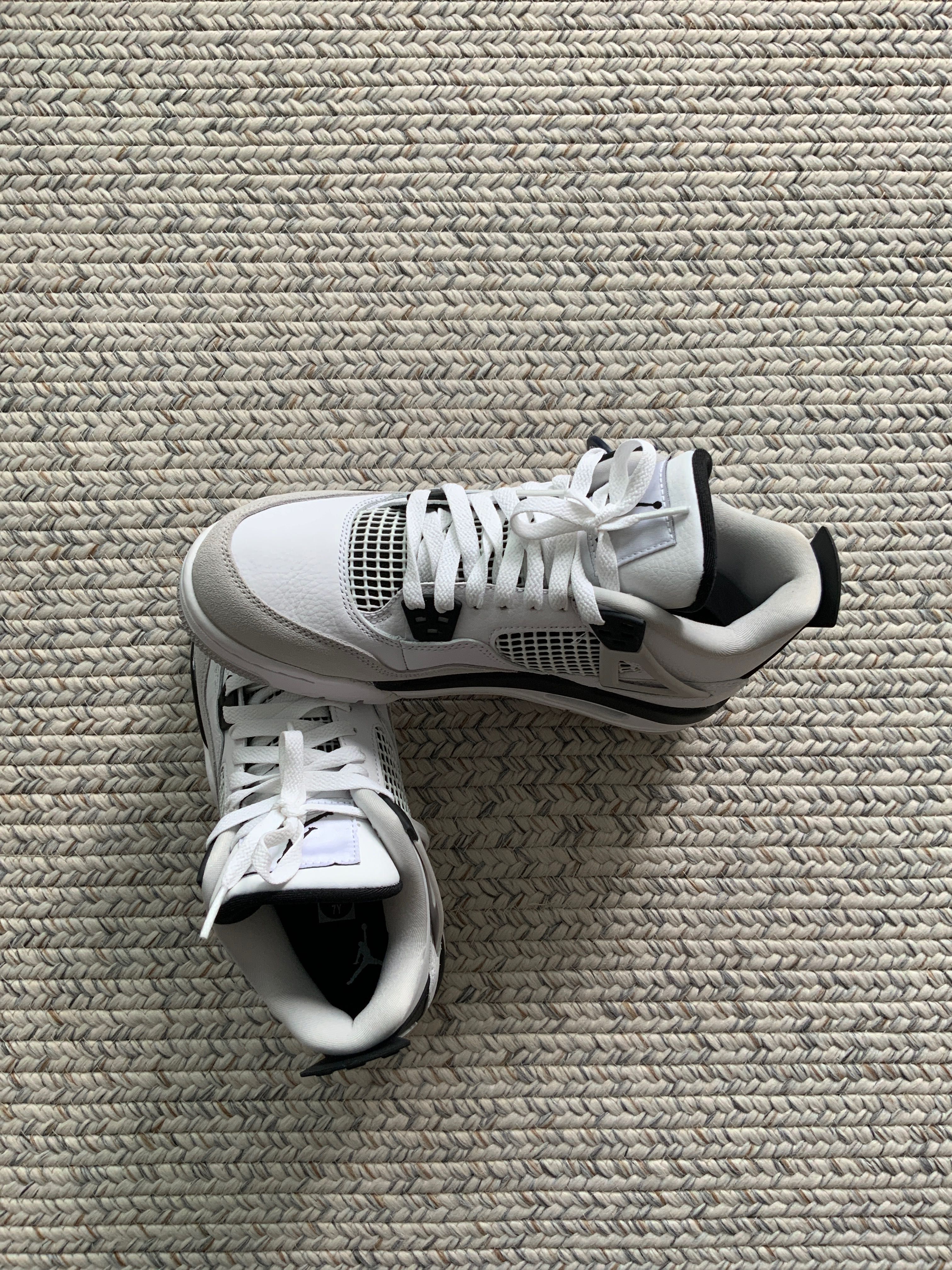 Jordan 4 military black 7Y GS verificați si autentici.