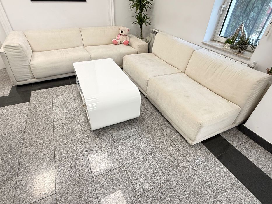 Диван известна марка и много запазен!