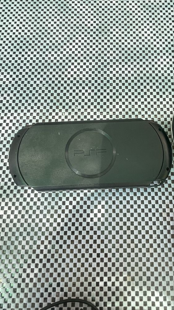 PSP-1008 с 4 игри и 2 gb memory